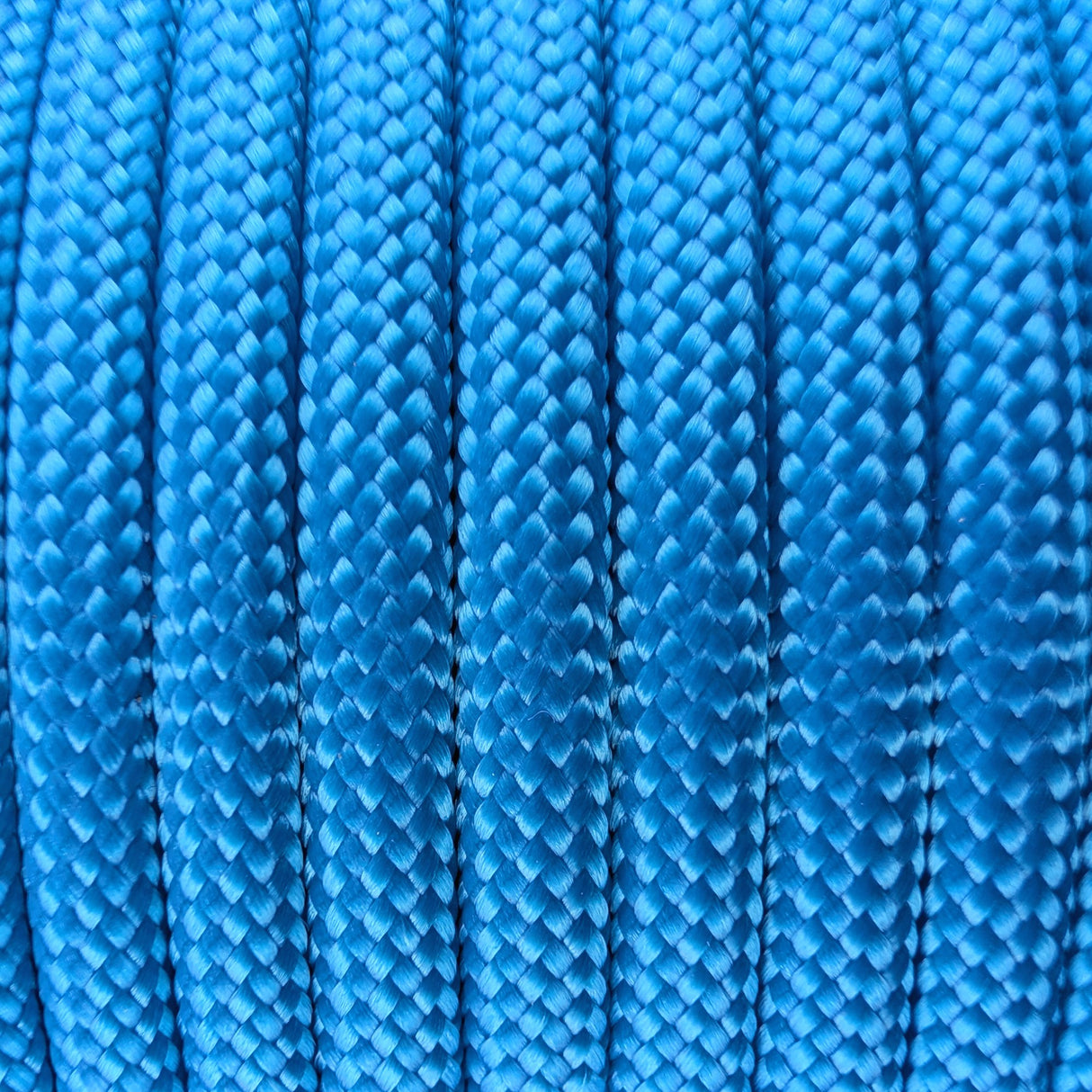 Close-up of the woven sheath on Blue Paracord 550, showing 4mm braid