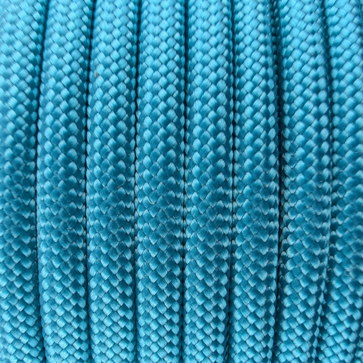 Close-up of the woven sheath on Aqua Paracord 550, showing 4mm braid