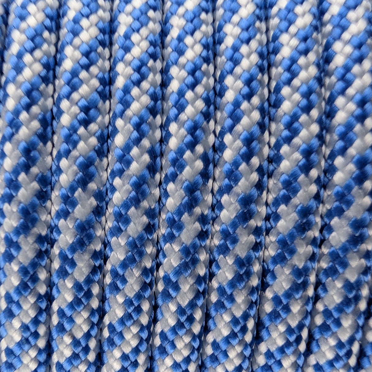 Close-up of the woven sheath on Blue White Spiral Paracord 550, showing 4mm braid