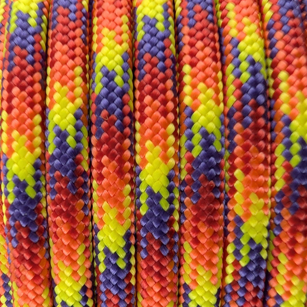 Close-up of the woven sheath on Bright Combo Paracord 550, showing 4mm braid