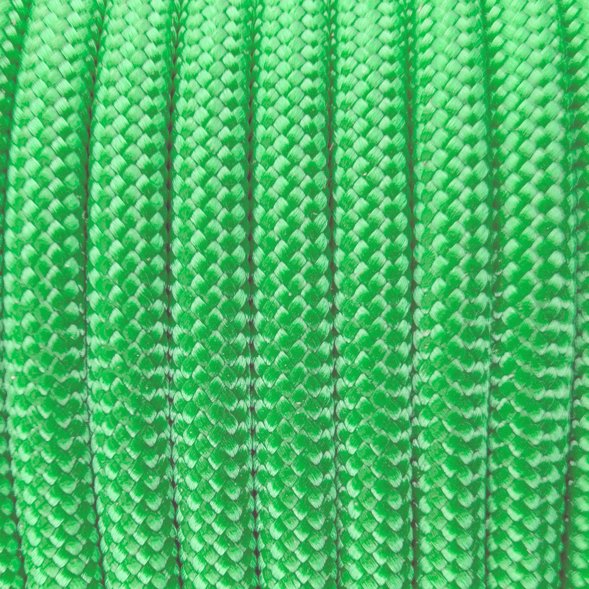 Close-up of the woven sheath on Dry Green Paracord 550, showing 4mm braid