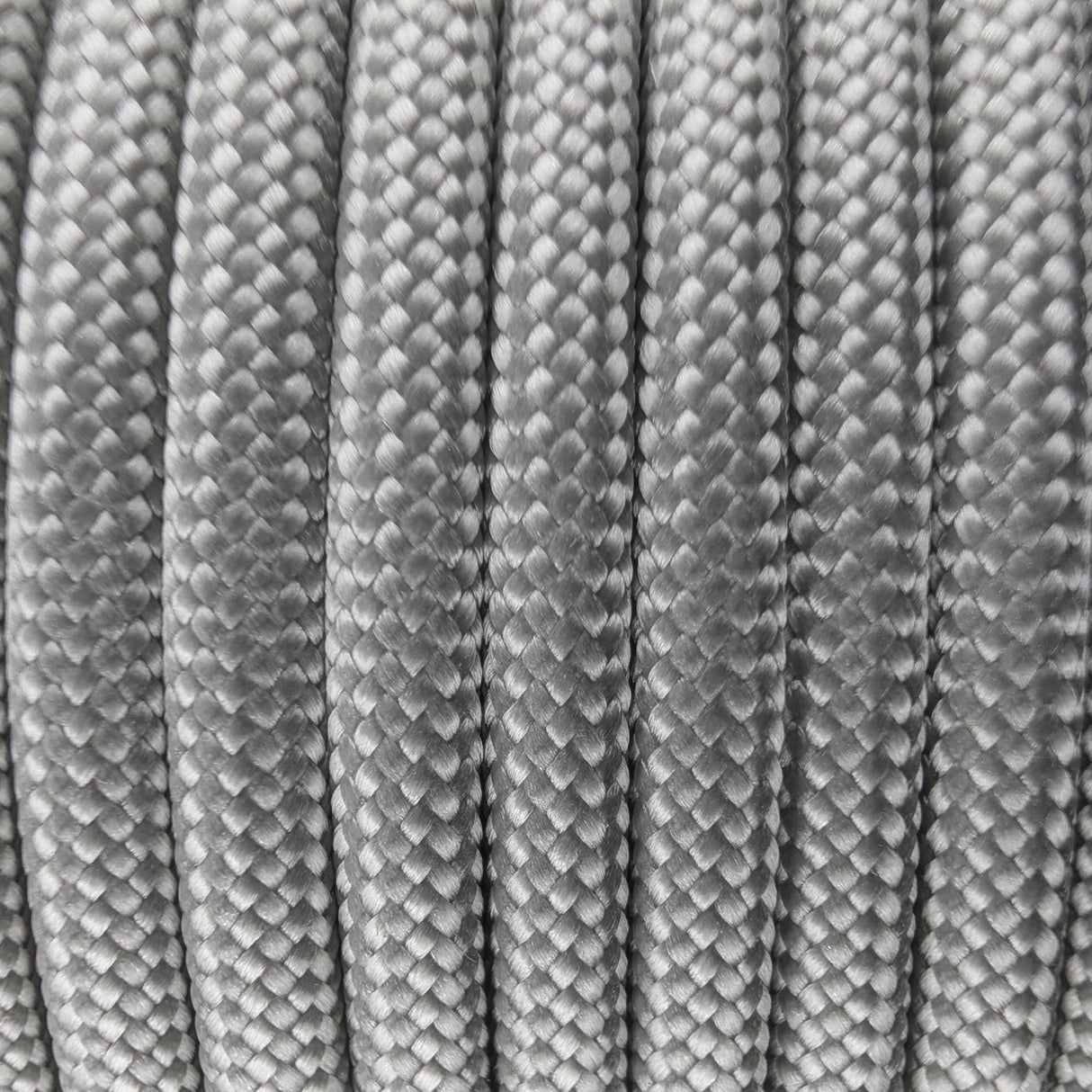 Close-up of the woven sheath on Grey Paracord 550, showing 4mm braid