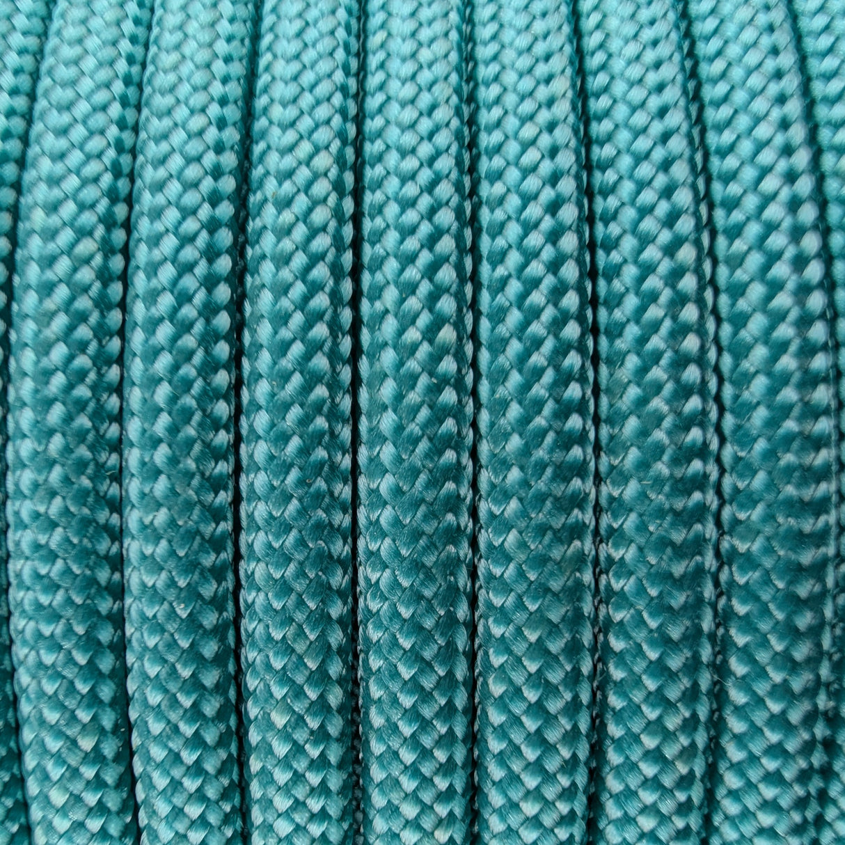 Close-up of the woven sheath on Turquoise Paracord 550, showing 4mm braid